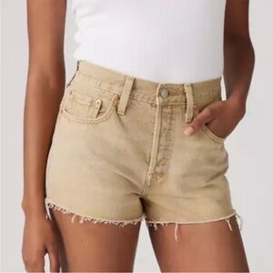 Levis Women 33 Tan Denim
Button Fly Cutoff 501 Original
Fit High Rise Shorts NWT